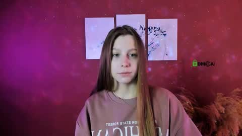 Snapshot of esme_moore_ chatting on 10.14.25 esme_moore_ online show from 10.14.25