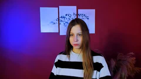 Snapshot of esme_moore_ chatting on 10.19.25 esme_moore_ online show from 10.19.25