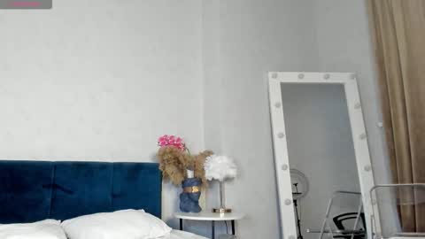 Snapshot of esme_runn chatting on 11.09.25 Esme Runn online show from 11.09.25