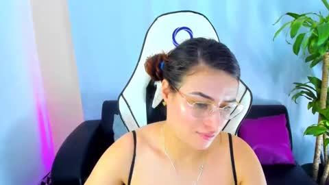 Esmeralda online show from 02.06.25