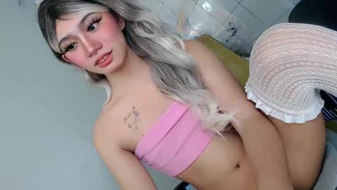 Snapshot of esmeralda28x chatting on 06.20.26 esmeralda28x online show from 06.20.26