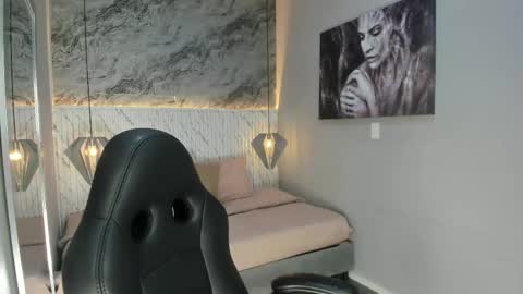 Snapshot of esmeralda__18 chatting on 04.25.26 Esmeralda online show from 04.25.26