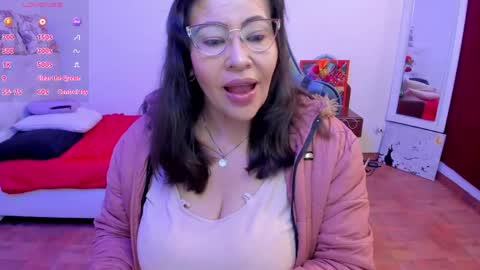Snapshot of esmeralda_milf1 chatting on 05.17.26 esme online show from 05.17.26