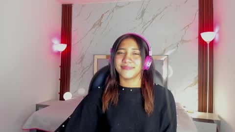 Snapshot of esperanzamora chatting on 05.13.26 esperanzamora online show from 05.13.26