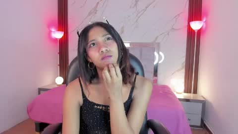 Snapshot of esperanzamora chatting on 05.18.26 esperanzamora online show from 05.18.26