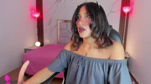 Snapshot of esperanzamora chatting on 05.19.26 esperanzamora online show from 05.19.26