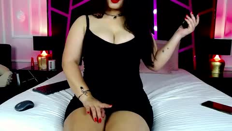 Snapshot of essena_monroe chatting on 05.31.26 Mary online show from 05.31.26