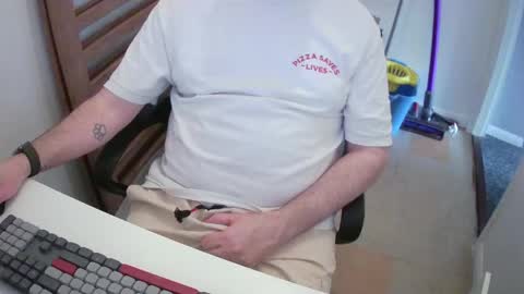 Snapshot of essex_wild chatting on 04.26.26 Morph online show from 04.26.26