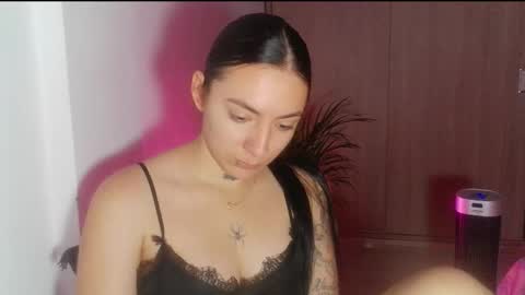 Snapshot of estefa1 chatting on 11.25.25 estefa1 online show from 11.25.25