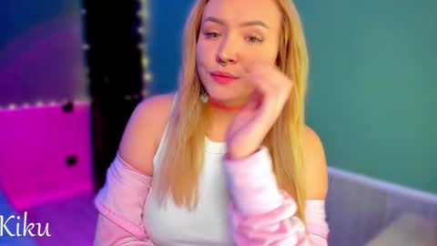 Snapshot of estheticgirl_ chatting on 11.30.25 Mona online show from 11.30.25