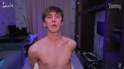 Snapshot of esthetics_boys chatting on 12.17.24 LOUIS online show from 12.17.24