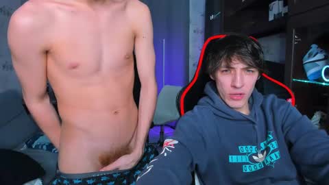 Snapshot of esthetics_boys chatting on 02.25.25 LOUIS online show from 02.25.25