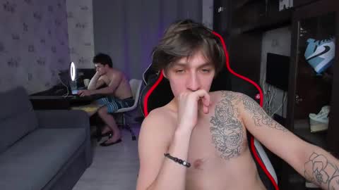 Snapshot of esthetics_boys chatting on 03.01.25 LOUIS online show from 03.01.25