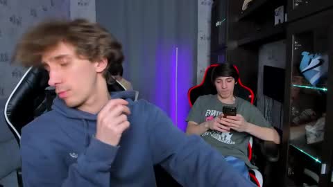 Snapshot of esthetics_boys chatting on 03.06.25 LOUIS online show from 03.06.25