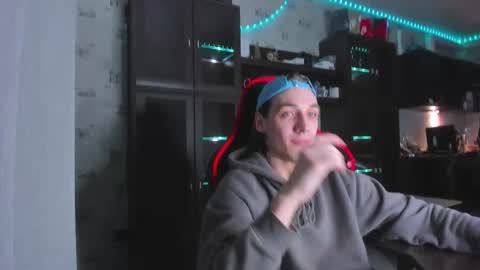 Snapshot of esthetics_boys chatting on 10.14.25 LOUIS online show from 10.14.25