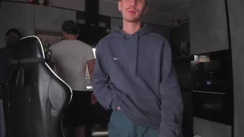 LOUIS online show from 12.20.25