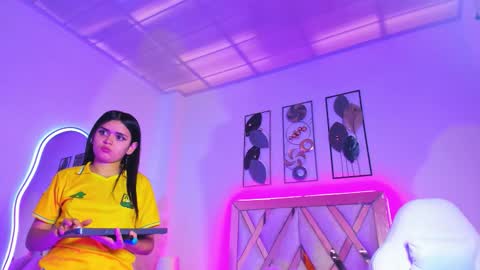 Estrella  online show from 02.10.26