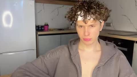 Snapshot of estremecerse chatting on 03.01.26 Alex online show from 03.01.26