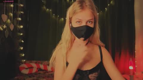 Snapshot of eternalophelia chatting on 01.10.26 Sophia online show from 01.10.26