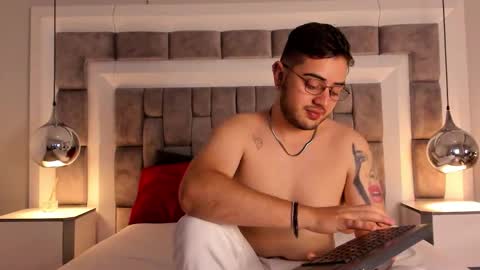 Snapshot of ethan_greys chatting on 11.16.25 ethan_greys online show from 11.16.25