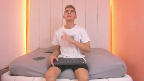 Snapshot of ethanhot_os chatting on 04.04.26 ethanhot_os online show from 04.04.26