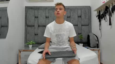 Snapshot of ethanhot_os chatting on 04.05.26 ethanhot_os online show from 04.05.26