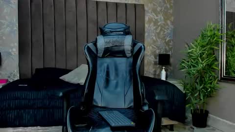 ethanlowell online show from 10.12.25