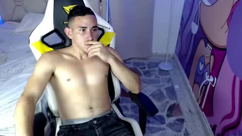 Snapshot of ethann_03 chatting on 03.06.25 Ethan online show from 03.06.25