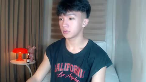 Snapshot of etherealboytoy4hire chatting on 04.01.26 Rey online show from 04.01.26