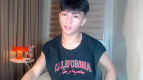 Snapshot of etherealboytoy4hire chatting on 04.01.26 Rey online show from 04.01.26