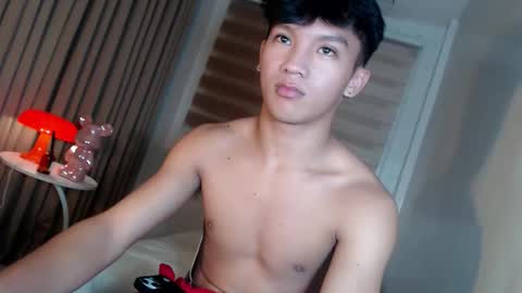 Snapshot of etherealboytoy4hire chatting on 04.11.26 Rey online show from 04.11.26