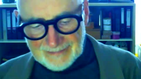 Snapshot of etonne chatting on 10.22.25 etonne online show from 10.22.25