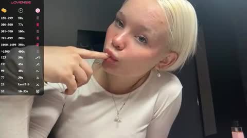 Snapshot of eugenierickel chatting on 07.10.26 Alice online show from 07.10.26