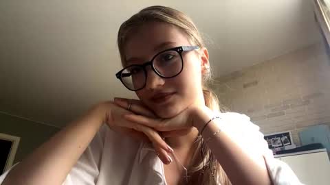 Snapshot of eulaliarollend chatting on 10.17.25 Mia online show from 10.17.25