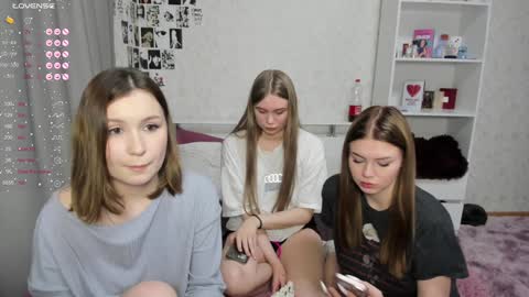 Veronica Tiia Lilith left to right online show from 12.01.24