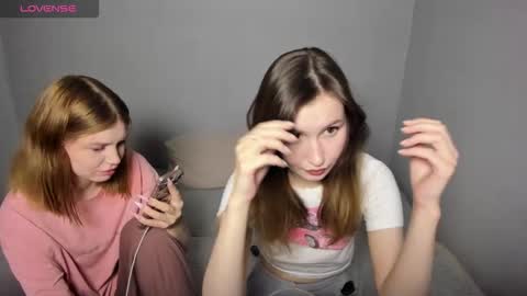 Veronica Tiia Lilith left to right online show from 09.26.25