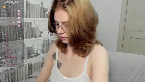 Veronica Tiia Lilith left to right online show from 02.20.26