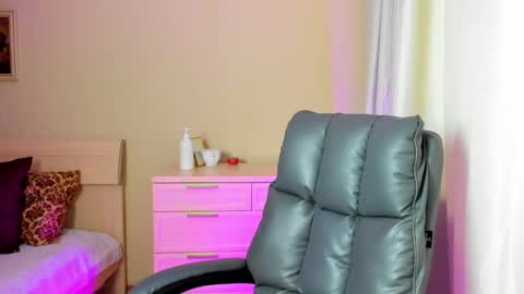 Snapshot of eva_conors_ chatting on 05.14.26 Eva online show from 05.14.26