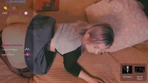 Snapshot of eva_gloss chatting on 11.30.25 Eva online show from 11.30.25