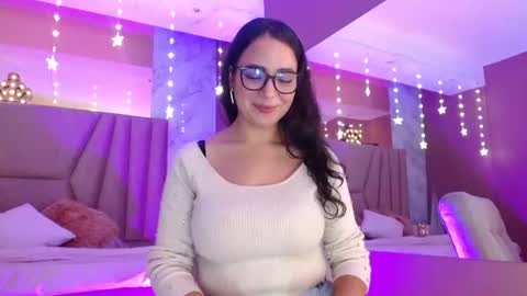 Snapshot of eva_mejia chatting on 07.30.26 Eva online show from 07.30.26
