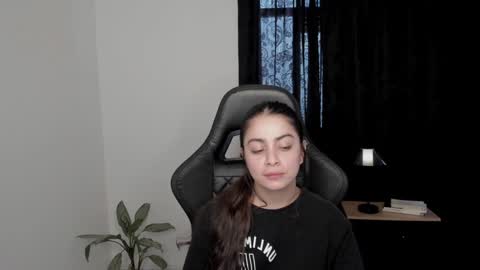 eva_monn online show from 01.12.25