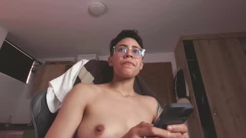 Snapshot of eva_monwalker chatting on 04.25.26 Eva cute online show from 04.25.26