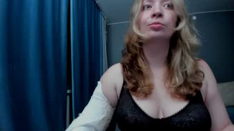 Snapshot of eva_rikchter chatting on 07.12.26 Ice Goddess online show from 07.12.26