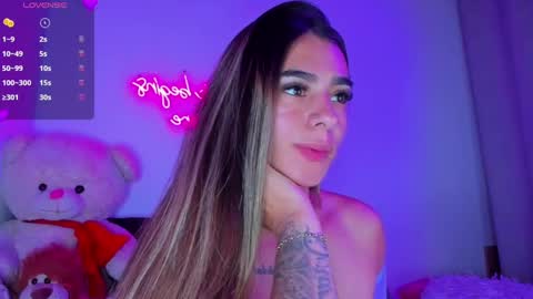 Eva Shinee online show from 09.10.25