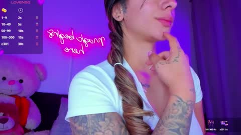 Eva Shinee online show from 10.15.25