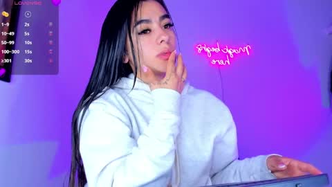 Eva Shinee online show from 03.24.26