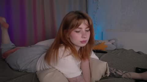 Snapshot of evaa_moonn_ chatting on 05.28.26 Eva online show from 05.28.26