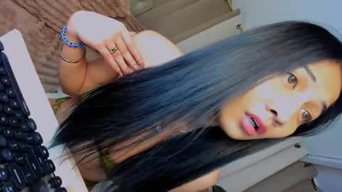 Eva Ambrose online show from 02.12.26