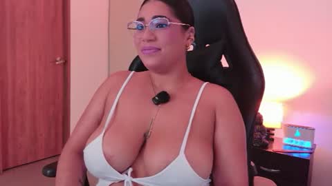 Snapshot of evacarters chatting on 07.23.26 Jenny Carters online show from 07.23.26