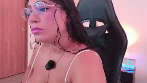 Snapshot of evacarters chatting on 07.25.26 Jenny Carters online show from 07.25.26